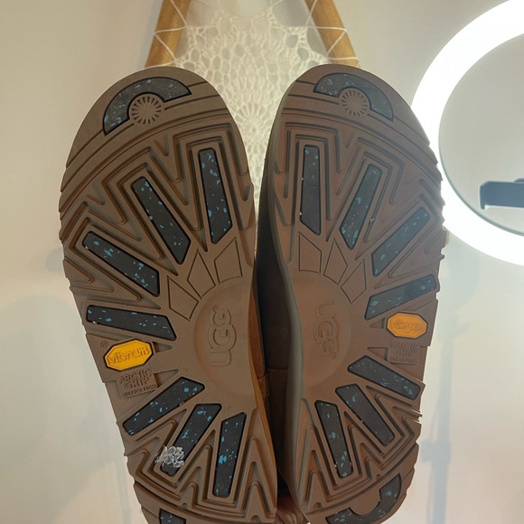UGG Vibram Sole Classic Chestnut Boot - Picture 3 of 3
